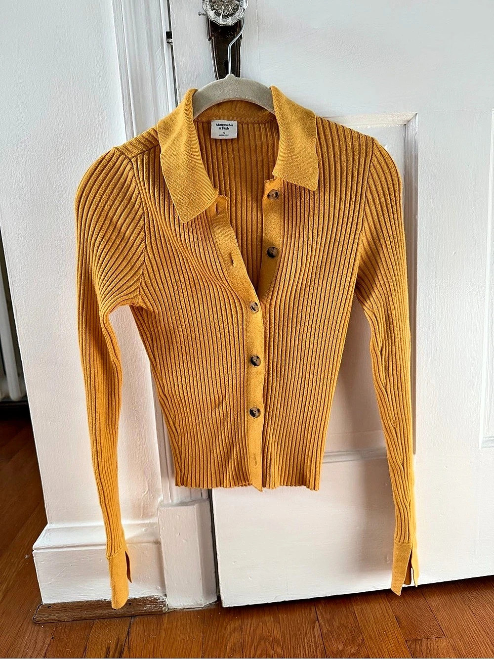 Abercrombie & Fitch Ribbed Collared Cardigan in Yellow Size Small Like New